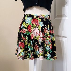 PERSAYA BEAUTIFUL FLORAL SKIRT STRETCHY SZ S